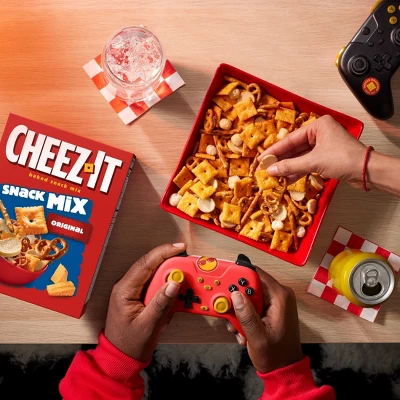 Cheez-It Baked Classic Snack Mix - 10.5oz 8 Cheez-It Baked Classic Snack Mix - 10.5oz - Image 6